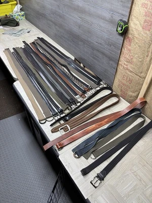 Lote de 23 cinturones de tela de cuero vintage reventa estilo militar Levi Foto 1 de 4