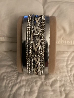 Pulsera RYZE Party Plateada Vegana Envolvente Nueva Foto 1 de 4