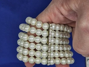 6 Strand Pearl Bracelet - Picture 1 of 3