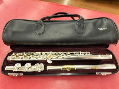 Flauta Yamaha YFL-311 modelo intermedio plateada Foto 1 de 4