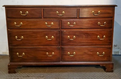 Cómoda de caoba HENKEL-HARRIS #113 Virginia Galleries Foto 1 de 4