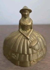 Bambola donna vittoriana campana ottone vintage in abito e cappello 3 1/2" portatile - Foto 1 di 6