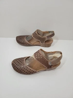 L'artiste by Spring Step Poppiri Tan Leather Perforated Shoes Women Size 39 US 8 - Image 1 of 4
