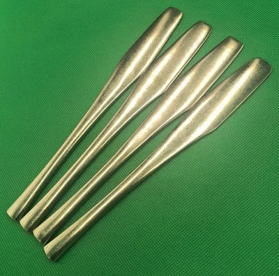 Juego de 4 cuchillos de cena sólidos patrón ODIN Dansk Designs 8 1/2" Foto 1 de 4