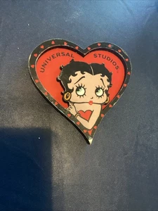 Vintage Betty Boop Universal Studios Heart Shaped Magnet 2008 - Picture 1 of 2