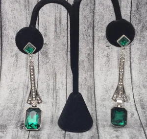 NWOT Silver Tone & Emerald Green Drop Dangle Runway Earrings 3" Pierced Statemen - Picture 1 of 9