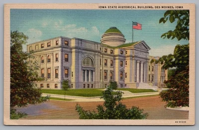Iowa State Historical Building, US Flag in  Des Moines, IA. 1954 Postcard TS-173 - Image 1 of 2