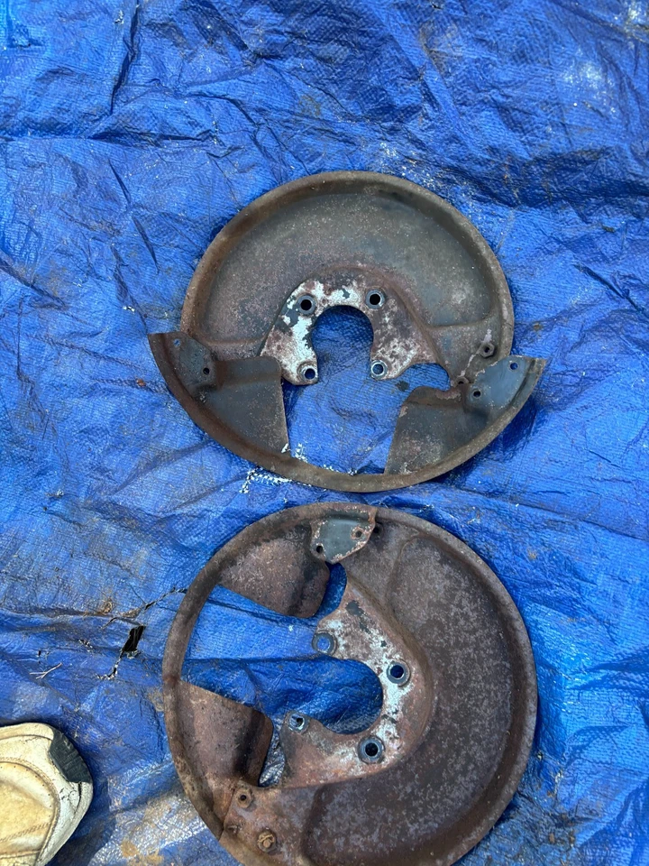 菲亚特 124 蜘蛛后制动盘不同盾牌套装 — 第 1/1 张图片