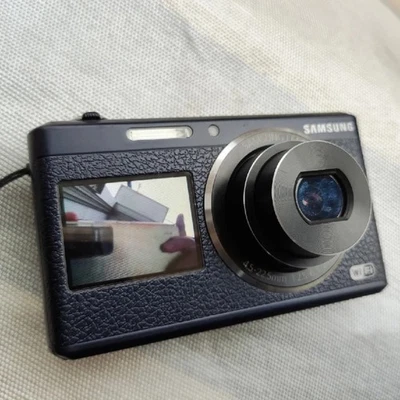 Samsung DV180F Digital Camera Dual Screen 16 MP 5x Optical Zoom English Language - Image 1 of 4