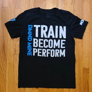 Camiseta The Diamond Mine NXT L Grande Creed Brothers Ivy Nile WWE AEW Fuerte DMND - Imagen 1 de 7