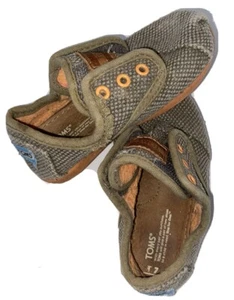 Zapatos informales Toms para niños pequeños talla 7 marrón y naranja cierre de gancho y bucle - Imagen 1 de 3