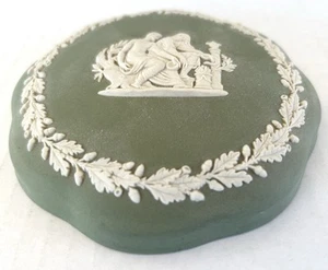 Wedgwood Green Jasperware Trinket Box Neoclassical Design - Picture 1 of 18