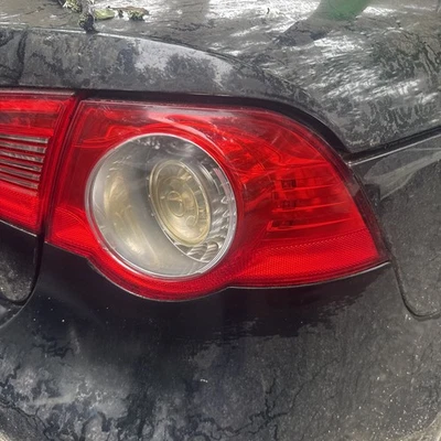 Luz trasera convertible Volkswagen EOS 2008 lado derecho del pasajero. OEM. Foto 1 de 4