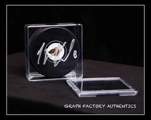 **GFA Minnesota Wild *CODY McCORMICK* Signed NHL Logo Puck AD2 COA** - Bild 1 von 1