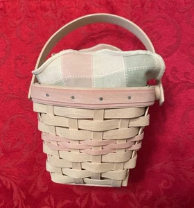 Longaberger Basket W8378. 2001 - Picture 1 of 3