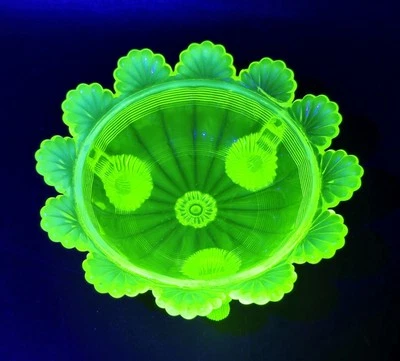 Vintage NORTHWOOD Klondyke Uranium Opalescent Vaseline Glass Daisies Candy Dish  - Image 1 of 3