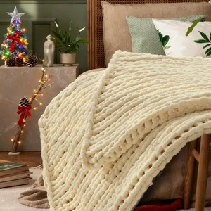 Oatmeal Throw Blanket, 40" x 50" Handmade Warm & Soft Chenille Chunky Knit Bl... - Bild 1 von 7