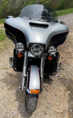 Harley Davidson 8" dark tint windshield Street Glide/Electra Glide 2014-2023 - Image 1 of 4