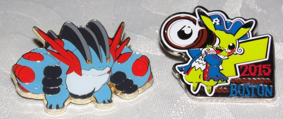 Juego de 2 prendedores coleccionistas Pokémon 2015 Boston Pikachu Pirate & MEGA Swampert Foto 1 de 2