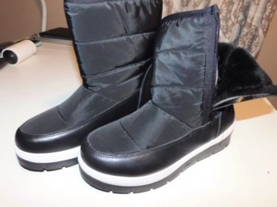 Womens Wild Diva Lounge winter boots Sz 8.5 - Image 1 of 3