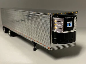 CHROME & BLACK SPREAD AXLE DCP 1/64 53' UTILITY TRAILER W/ THERMOKING REEFER - Picture 1 of 2