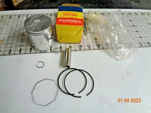 KAWASAKI 13027-031 PISTON 13024-048 RINGS 92036-004 CLIPS 13002-010 PIN OEM H1 - Picture 1 of 6
