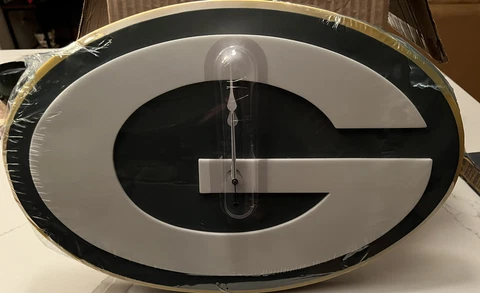 Green Bay PACKERS Battery Operated Wall Clock Free Shipping USA Cover