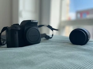 Canon EOS 700D 18MP DSLR Camera with Lens - Black. With flip screen and tripod - Picture 1 of 6