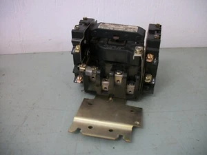 GE SIZE 1 CONTACTOR CR306C0**ACDT 27AMP 120VCOIL 3PH 600V 10HP - Picture 1 of 3