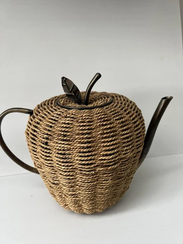 Teapot Shaped  Woven Basket Metal Frame Decorative Cover