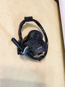 2004 GMC ENVOY A/C Heater Temperature Sensor Automatic Transmission 15188388 OEM - Picture 1 of 3