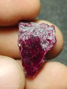 AAA Quality 100% Natural Red Ruby Rough Specimen Size 20X14X6 mm Weight 15 crt - Picture 1 of 3