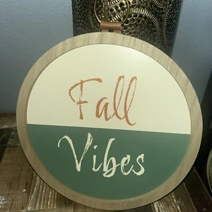 HERBST VIBES KREISSCHILD Wandbild Türhänger Plakette mit Leder/Metall Aufhänger NEU - Bild 1 von 4