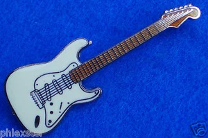 1st RELEASE REYKJAVIK ROBIN TROWER WALL SERIES FENDER GUITAR Hard Rock Cafe PIN - Bild 1 von 2