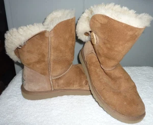 Botas de nieve Ugg para mujer talla 8 Bailey Button II beige/bronceado punta redonda al tobillo - Imagen 1 de 9