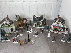 Villaggio di Natale 25 Pezzi Di Dobbies - Foto 1 di 20