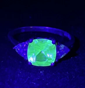 AVON Sterling 925 URANIUM Glass Ring Green Spinel & Pink Cubic Zirc SZ 10 Vtg - Picture 1 of 13
