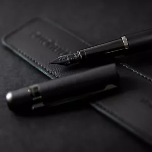 Otto Hutt, pluma estilográfica, diseño n.o 03, todo negro, pluma M - Imagen 1 de 4