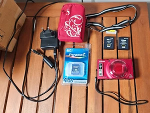 Nikon COOLPIX S8200 DigitalKamera 16 MP 14xOpt. Zoom Full-HD | Rot - Bild 1 von 16