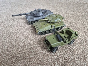 DINKY TOYS TANKS AND MILITARY VEHICLES - Picture 1 of 4