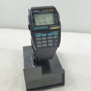 RARO OROLOGIO UOMO VINTAGE ANNI 90 CASIO BANCA DATI BANCA DATI 300 DBC-310 CALCOLATRICE  - Foto 1 di 10