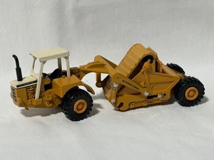 ERTL Mighty Movers International Scraper 412, 1/64 - Picture 1 of 2