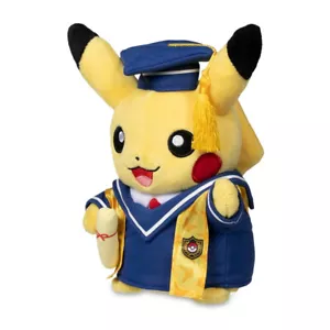 Plush Celebration: Graduate Pikachu Pokèmon Center Exclusive 20cm / 8inch. - Imagen 1 de 2