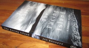 The FACING ISLAND: A Personal History ~ Jan Bassett. 1st Ed sc HERE in MELB - Foto 1 di 23