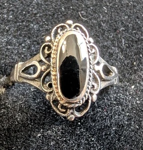 Ring Sterling Silver Filigree Sides Black Onyx Stone Small Size 7 - Picture 1 of 4