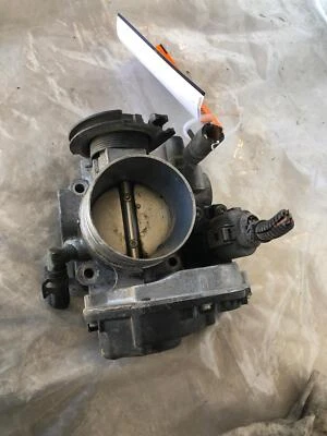 2000 VOLKSWAGEN NEW BETTLE GLS Throttle Body Valve Assembly 2.0L 4 Cylinder - Изображение 1 из 4