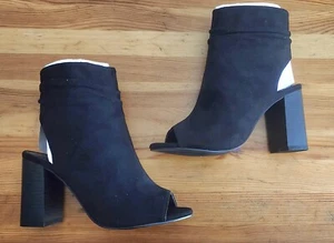 🌺BRAND NEW🌺 CR Size 6 Peep Toe and Heel ( Block) Black Suede Booties❤️🔥 - Picture 1 of 15