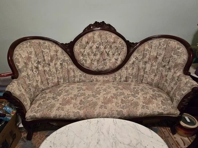 Kimball Reproductions Roses Sofa in Victorian Style. Lovely addition - Image 1 of 3