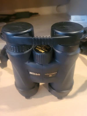 Binocular prisma techo impermeable Nikon Monarch M5 8x42 - negro Foto 1 de 4