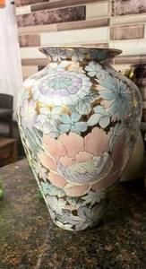 Vintage Toyo Peony Flower Vase Gold Accent Beautiful Colors Excellent  - Picture 1 of 3